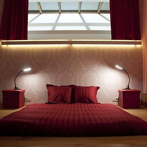 Honeymoon Suite
